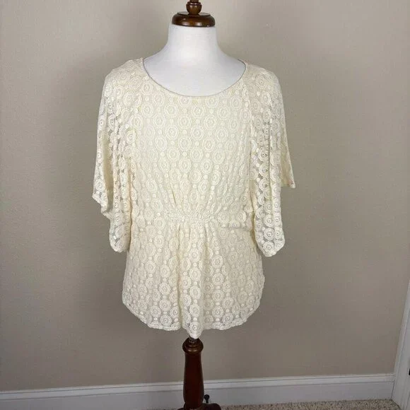 Chico’s Ivory Short Sleeve Top Size 3, Lace Overlay - Picture 1 of 3